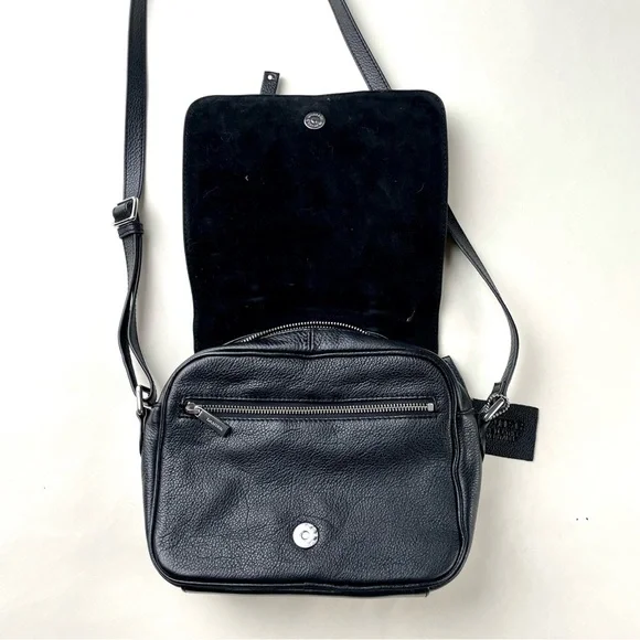 Elegant Black Crossbody Bag Danier Leather - Picture 4 of 6